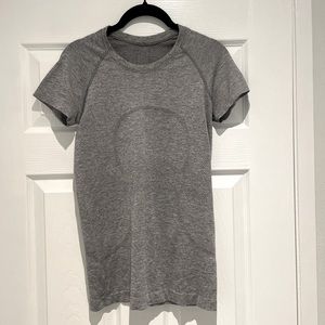 Lululemon Run Swiftly Grey T-Shirt. Size 6.